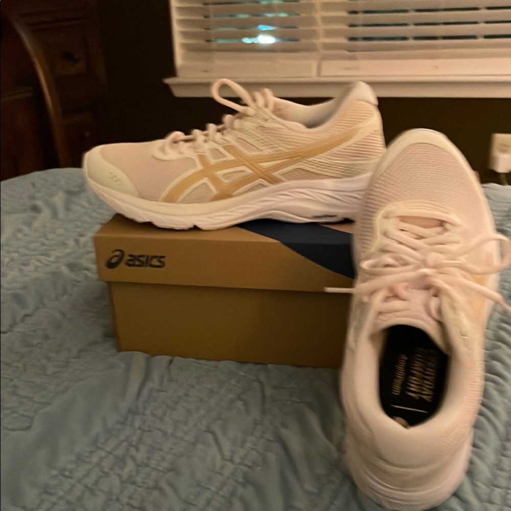 ASICS Women's White and Cream Running Shoes